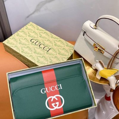 现货～Gucci古驰 化妆刷羊毛散粉刷修容刷腮红刷粉底刷全套礼盒装 大牌化妆刷手感非常好，高端大气，非常非常推荐