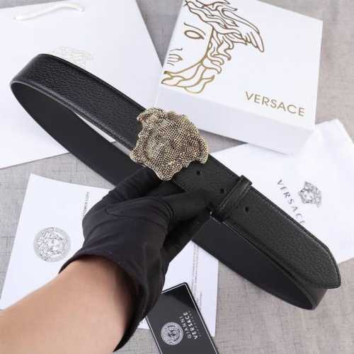 宽度3.0Cm。Versace 範思哲 滿天星鑲鑽扣系列。男士雙面頭層平紋面料，手感細膩，質感十足 獨特復古風格 時髦中帶著隨性和酷感.