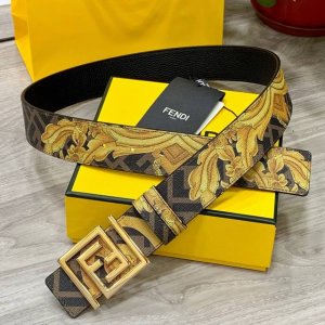 特 P180 Fendl 芬迪 专柜同款 宽40Mm 标志性Ff图案和金色洛克式印花 内衬黑色Cuoio Romano皮革 时尚 百搭款