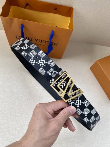 特 Lv：原单头层底 花面.内衬头层小牛皮底，原单皮料定制，新款不锈钢扣 专柜宽度4.0