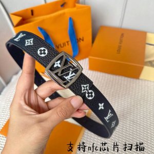 L0Uis Vuitt0N 今季新品 女士原單腰帶 寬度30毫米 經典雙面荔枝紋牛皮 絲印品牌Logo圖案 搭配新款花型五金 可雙面佩戴