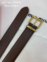 Miumiu 缪缪 23 金属搭扣. 腰带环饰有激光雕刻徽标，这款皮革腰带设计简约而优雅 ，腰带伴环以miu Miu徽标 进口牛皮腰带 3.5Cm