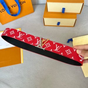 圖片包裝10 寬：40Mm 驢家新品 今季男士新品腰帶 Togo荔枝紋料襯托小牛皮底 絲印花卉 色彩繽紛 搭配新款雙色間色搭扣 多色選 雙面用