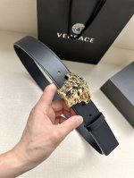 宽度4.0Cm Versaec 范思哲 此款时尚腰带由柔软的小牛皮革制成，饰有立体美杜莎！扣头五金采用真空电镀 。
