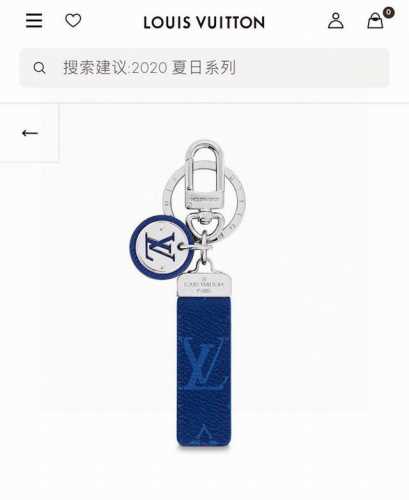 Lv钥匙扣 借鉴旅行袋中的钥匙扣设计，可满足各种时尚品味的实用配饰。新版Monogram Eclipse搭配银色Lv字母饰件，凸显时尚个性