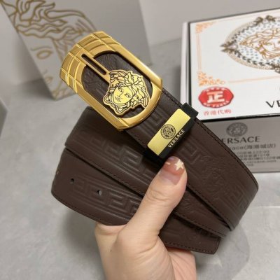 品名：Versace.范思哲 材质：原单牛皮腰带 百分百头层牛皮腰带保证真皮，24K纯钢扣，专柜原单品质、做工精细，时尚大牌，送人自用首选 包装： 请认准如图专