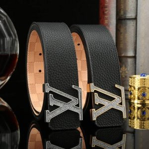 特P190 路易威登秘原单高端品质宽度3.9精美钢扣头意大利进口头层小牛皮原版花纹手感极佳 上身郊果棒男士最爱商务休闲两用长度100一125下单请留言长度
