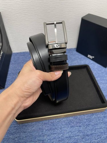 品牌万宝龙 550 描述双面原版皮，这款饰有带扣的腰带配以水牛皮衬里，覆以Monogram 牛皮。展现细腻的品牌特质，是牛仔裤的理想配件 字母带扣；35宽 原单