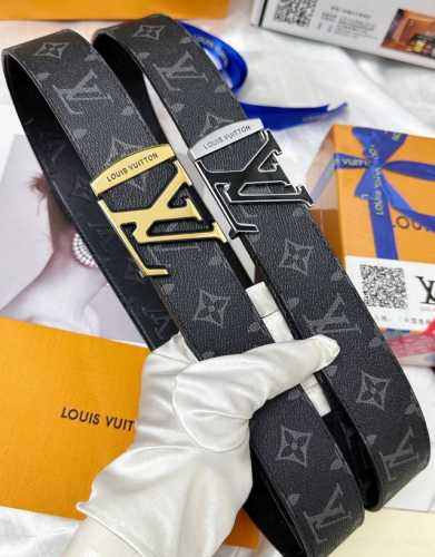 皮带：Lv.路易威登顶级复刻- 腰带：原单品质百分百进口头层牛皮，保证真皮。雕花镂空.侧边条纹点缀工艺.真空电镀.永不掉色.24K纯钢扣头层老花，黑格，棕格，黑