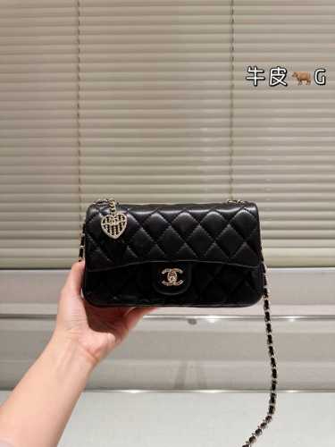 顶级原单 小羊皮 Chanel 25A Cf挂件包萌翻啦！ 宝子们，今天必须给你们分享我挖到的宝藏 Chanel 25A 明星款超Mini Cf挂件包 首先它的