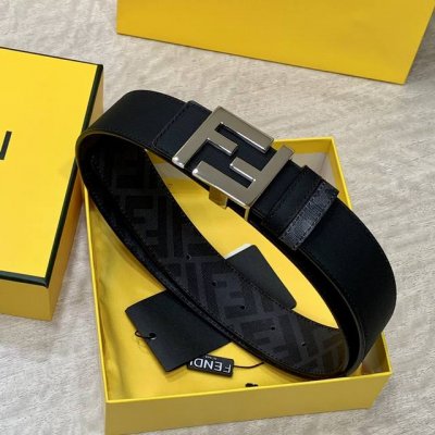 特 Fendi芬迪专柜同款 宽4.0Cm 双环正反用腰带 Ff按钉搭扣 黑色Cuoio Romano皮革材质 反面面料带有烟草黄和黑色Ff图案 四方金属饰面 时