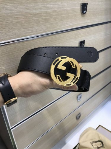 配送专柜包装 打孔针 特批 宽38Mm， 原单进口双面头层小牛皮，搭配原单钌钯电镀双G扣，手感.油边近乎完美，原产皮料定制，质感无可挑剔，出众的细节，高清实拍，