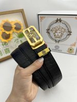 品名：Versace.范思哲 自动带 材质：原单牛皮腰带 百分百头层牛皮腰带保证真皮，24K纯钢扣，专柜原单品质、做工精细，时尚大牌，送人自用首选 包装： 请认