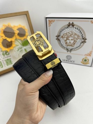 品名：Versace.范思哲 自动带 材质：原单牛皮腰带 百分百头层牛皮腰带保证真皮，24K纯钢扣，专柜原单品质、做工精细，时尚大牌，送人自用首选 包装： 请认