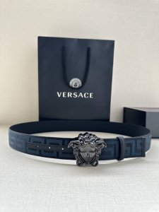 宽度3.8Cm Versace 织物腰带，饰有提花greca图案，配有la Medusa搭扣。 La Medusa五金配件 搭扣闭合 面料：100%锦纶 里料：