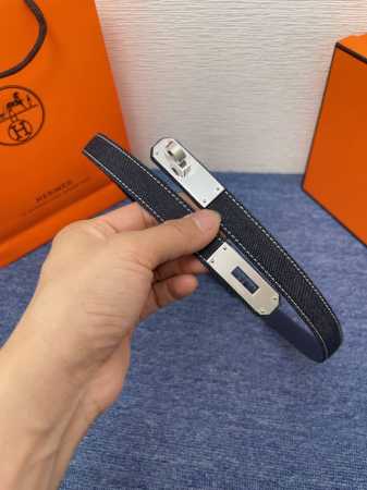 特 Ke Lly 1.8腰带Epsom小牛皮牛仔布腰带，搭配金Kelly皮带扣。 借助巧妙的可调节设计，可以将腰带系于腰间或髋部。均码 - 点击图像关闭