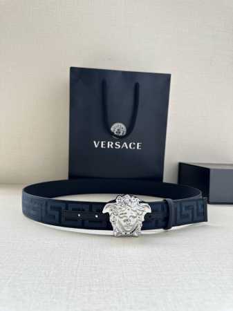 宽度3.8Cm Versace 织物腰带，饰有提花greca图案，配有la Medusa搭扣。 La Medusa五金配件 搭扣闭合 面料：100%锦纶 里料： - 点击图像关闭