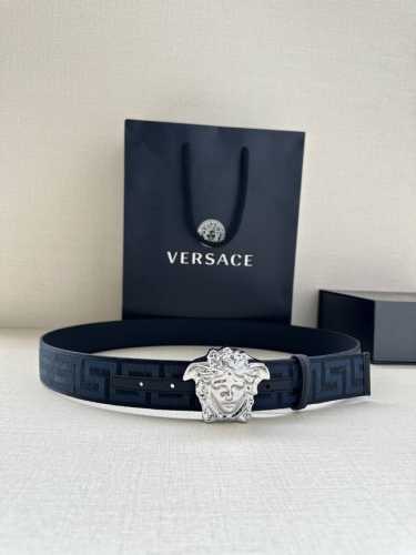 宽度3.8Cm Versace 织物腰带，饰有提花greca图案，配有la Medusa搭扣。 La Medusa五金配件 搭扣闭合 面料：100%锦纶 里料：