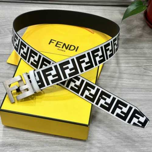 特 FENDI 芬迪 宽38MM 标志造型宽皮带。原版定制F扣，进口原版小牛皮制成。印有浮雕黑FF 图案。镀金表面金属制品，品质保证。
