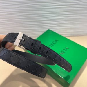 进口皮 板扣独特风格设计 柔软胎小牛皮皮料 众多明星推荐 复古洋气 头层编织宽度2.0Cm