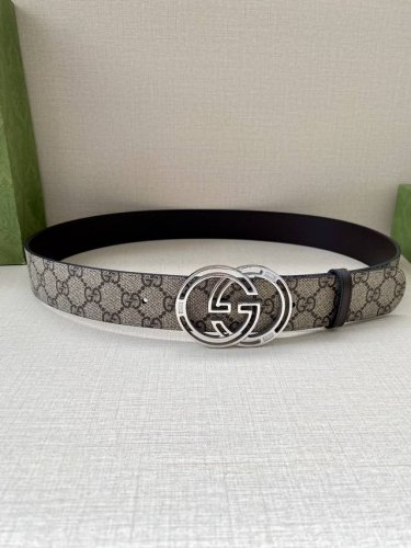 宽度4.0Cm Gucci Marmont系列每一季都会推陈出新 为灵感源于70年代的标志性Gg配件注入现代精髓 Supreme帆布印花 腰带反面采用咖啡色原版