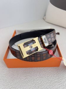 品名：爱马仕.Her..Mes自动扣皮带 腰带 型号：自动扣，纯钢材质经典自动扣，头层牛皮自动带身，内穿款 腰带：百分百头层牛皮，自动带身，保证真皮。24K纯钢