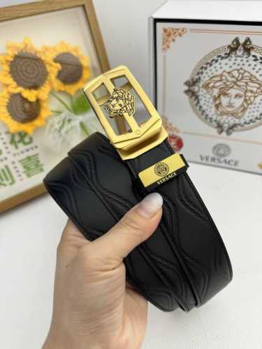 品名：Versace.范思哲 自动带 材质：原单牛皮腰带 百分百头层牛皮腰带保证真皮，24K纯钢扣，专柜原单品质、做工精细，时尚大牌，送人自用首选 包装： 请认