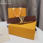 同步 Lv路易男士 宽度4.0 Cm 简单大方 精品五金 双面进口皮 佩戴效果非常不错 送礼自用最佳推荐