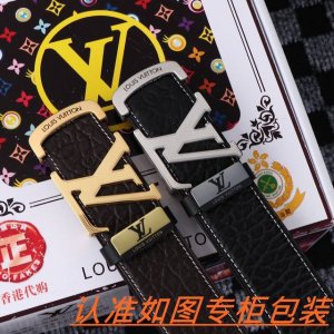 男士腰带：Lv 路易斯登 原单 男士皮带：百分百头层牛皮，保证真皮。24K纯钢扣双面可用专柜同等质量， 送人自用首选 包装： 请认准如图专柜包装，赠送打孔器，银