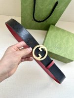 宽度3.8Cm Gucci 这一宽版腰带上的双G元素呼应古驰宠儿精选手袋，交织字母配件则为这一单品更添魅力。这款配饰现已成为Gucci的高辨识度单品，一面采用G
