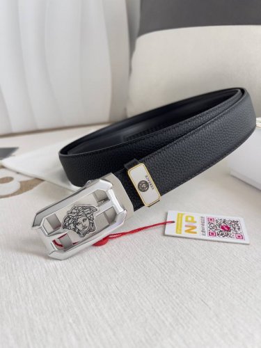品名：范思哲.Versace.皮带腰带自动皮带 型号：自动带，纯钢材质经典人头自动扣，图片实物拍摄 腰带：百分百头层牛皮，自动带身，保证真皮。2