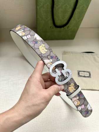 宽度3.8Cm Gucci Gg Marmont系列每一季都会推陈出新，为灵感源于70年代的标志性gg配件注入宠物现代精髓。这款gg Supreme帆布腰带反面 - 点击图像关闭