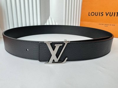 Lois Vuitton 路易威登 男士腰带 原厂荔枝纹 黑色小牛皮平纹底，真空电镀钯金光面扣，双面可用 简约时尚 奢华有内涵 值得拥有！宽度4.0Cm