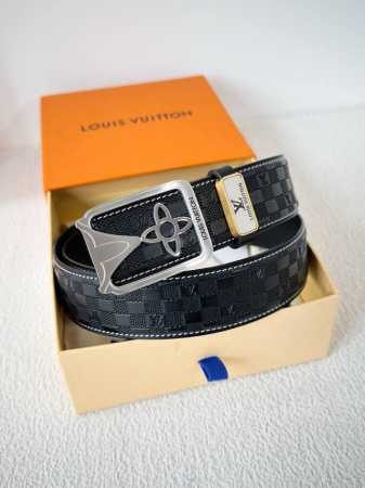品名： Lv..路易..威登腰带皮带原单 型号：挂扣，经典纯钢材质挂扣，头层牛皮，图片实物拍摄 材料：头层牛皮，挂扣系列，纯钢材质扣头，钯镀电镀工艺永不掉色。经 - 点击图像关闭