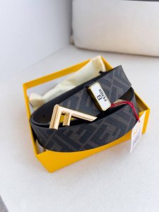 品名：芬迪.Fendi腰带 皮带原单 型号：挂扣，原版经典纯铜精品字母挂扣，实物拍摄，双面头层牛皮 材料：百分百头层牛皮，保证真皮。专柜同等质量，纯铜字母挂扣，