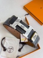 品名： 爱玛仕.Hermes腰带 皮带 原单 型号：挂扣，经典纯钢材质扣头，双面头层牛皮，图片实物拍摄 材料：双面头层牛皮，挂扣系列，纯钢材质扣头，钯镀电镀工艺