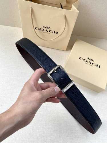 3.7Cm 宽 Coach 这款双面腰带采用运动小牛皮制作，配有经典标志带扣，一款产品，两种外观。其合身度可个性定制，可用剪刀进行剪裁。 Saz D45 Smm