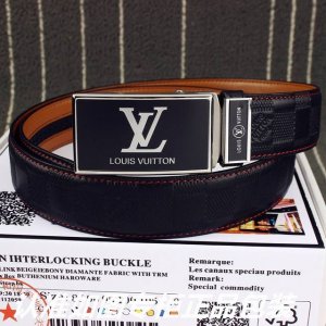 品名：Lv..路易..威登自动扣 型号：认准如图专柜包装，赠送打孔器 材料：百分百头层牛皮，24K纯钢扣，自动带身，保证真皮。专柜同等质量， 送