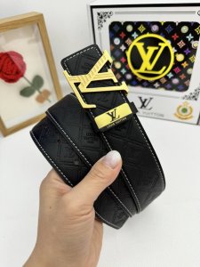 品名：LV..路易..威登原单 材质：原单牛皮腰带 百分百头层牛皮腰带保证真皮，24K纯钢扣，专柜原单品质、做工精细，时尚大牌，送人自用首选 包装： 请认准如图