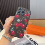 Lv精孔全包手机壳 村上隆合作款樱桃图案Lv全包围边皮质手机壳 型号：为了不出现报错型号，请打开本机查看手机设置显示的型号 Iphone16系列更新 Iphon