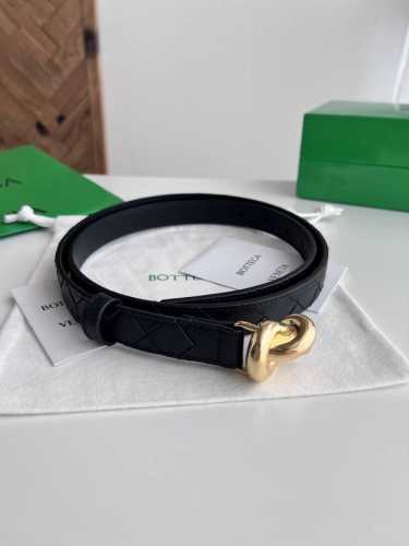 Bv 2025最新款女士编织腰带 纯手工Intreccio大格子编织 双面意大利小牛皮搭配绳结设计微复古金色搭扣 可活动皮环 皮带宽度2Cm 颜色: 黑色