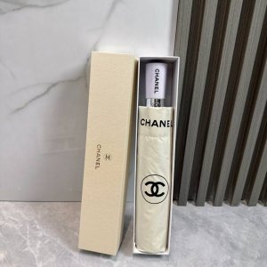 Chanel 香奈儿 飞机 夏季新款 全自动折叠晴雨伞 黑色涂层防晒有效阻隔紫外线99%，Upf 50 所以能起到伞下体感降温的效果！ 有效隔热，高效防晒 一把