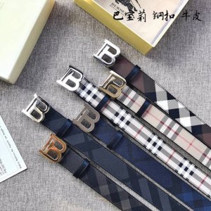 特P200 巴宝莉 经典格纹，意大利制皮革腰带，底部为经典黑色平纹，搭配品牌Logo扣头，时尚潮流，宽3.5Cm！