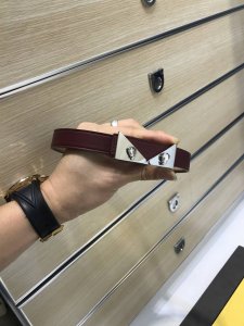 特P200 配送专柜包装 打孔针 Fd 宽20Mm ，标志造型小怪兽，原版怪兽铆钉钢扣，进口原版小牛皮配制黑色专用料制成，镀金表面金属制品，品质保证，非市场通货