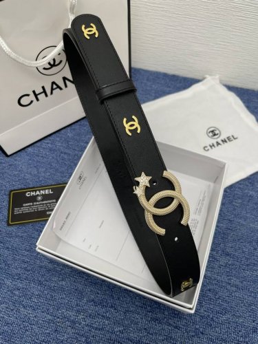 品牌 香奈儿女带 特 描述 双面原版皮可调节式皮带，小牛皮材质，配有钯金色和银色钢金属扣 牛皮材质 不锈钢 香奈儿扣 3.0厘米 意大利制造 腰带为意大利尺寸，