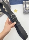 迪奥 3.5Cm 这款 30 Montaigne Avenue 腰带从同名手袋汲取灵感，是二零二三年秋季新品。采用黑色光滑 牛皮革精心制作，质感柔软，设计优雅，