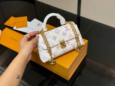 迷你 配盒 Size：21*11Cmcm Lv Nano Madeleine 迷你玛德琳回归 公主包 配置两截链条！随意Diy哦！ 全粒纹Taurillon牛皮