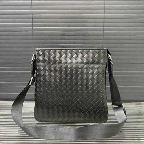Bottega Veneta 葆蝶家 手工编织男士单肩包 斜挎包 经典百搭 实物拍摄 原厂原版面料 配送防尘袋 25 X 27 Cm。