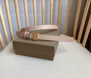新款 Burberry巴宝莉专柜同步上新意大利制腰带 精选百搭双色设计 镀金饰牌搭扣呈现Thomas Burberry专属标识造型 宽:2.0Cm 精致优雅