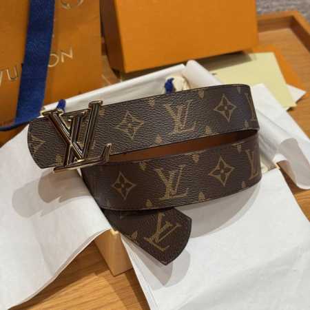 -驴家新款男士腰带 双面腰带以Monogram 帆布和光滑皮革演绎两式风格，可轻松实现多种造型，中央标志性搭扣再添典雅韵味 宽度40Mm - 点击图像关闭